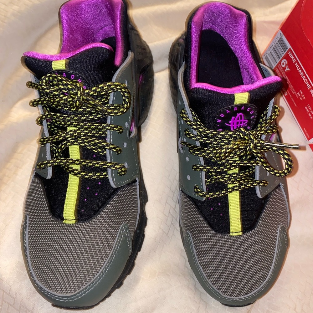 6Y or size 7.5 Women’s Nike Huarache - with box